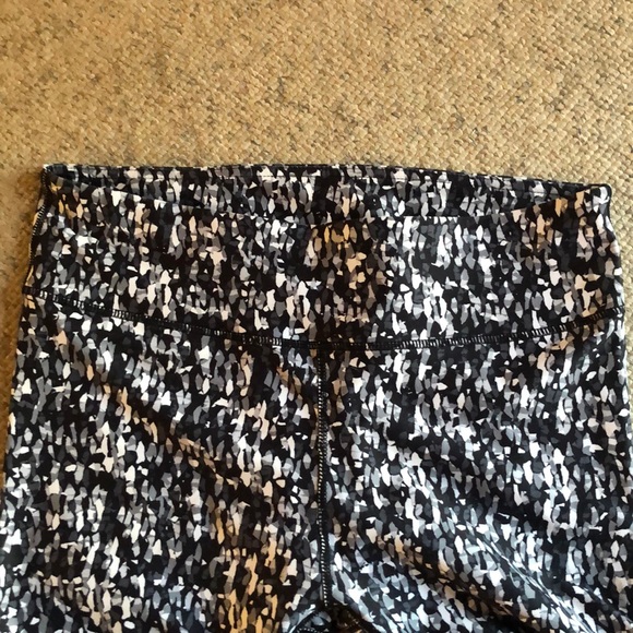 Fabletics leggings - Picture 3 of 3